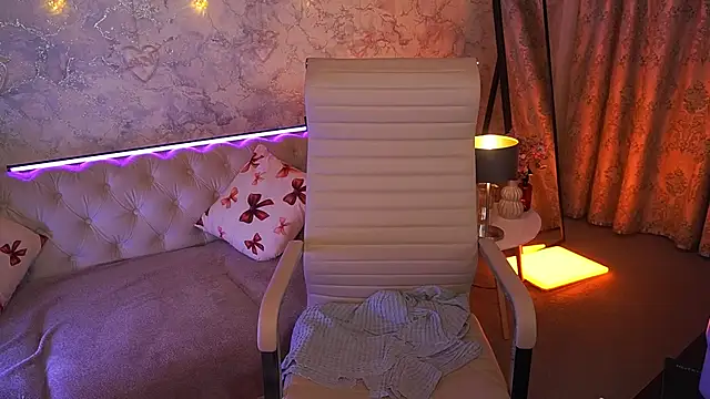 curlycandyxx (F young) - mysterious squirt