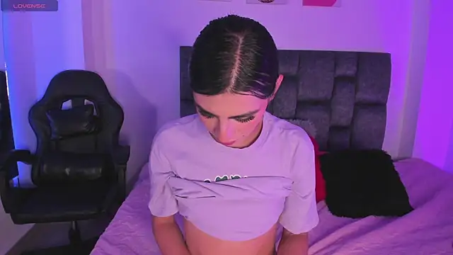 isabella_moon9 (T teen) - show the dildo😈👅