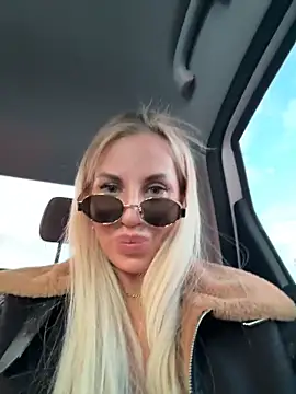 lisamurr (F milf) - Last tipper gets control 5 min