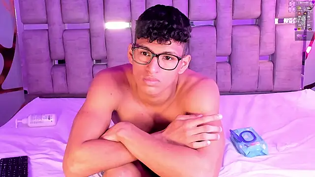 DomenicoRey live sex cam