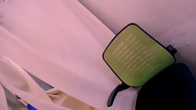 goddess_athena69 (T teen) - CUM IN PUBLIC