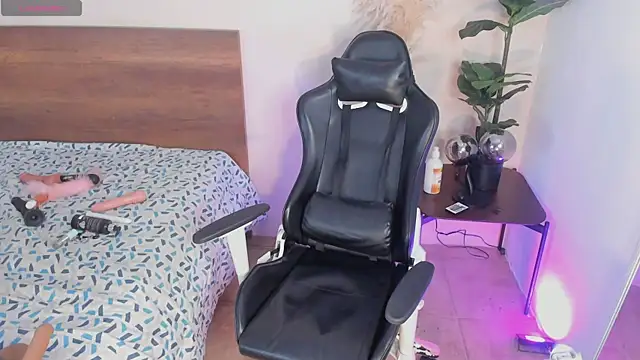 Niicol_Jenner webcam