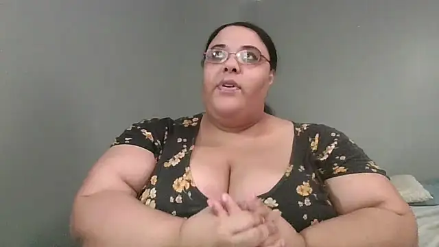SexyBBW10790 webcam