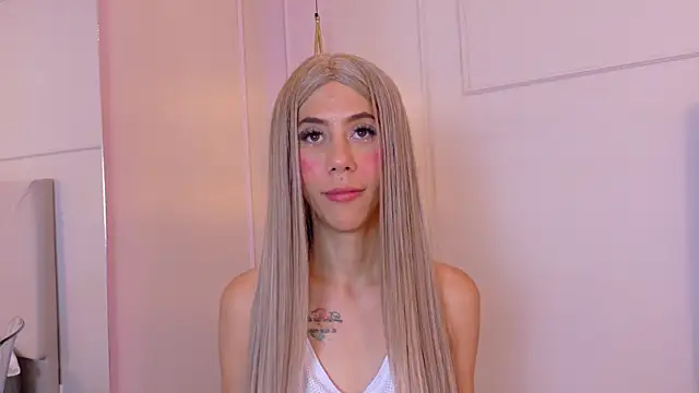 Darlyn_tenderhot__ webcam