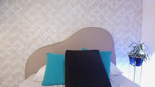 SCARLHETTBROWN webcam