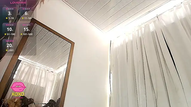 LatexDevil_Blondie webcam