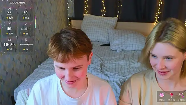 two_gerls_here webcam