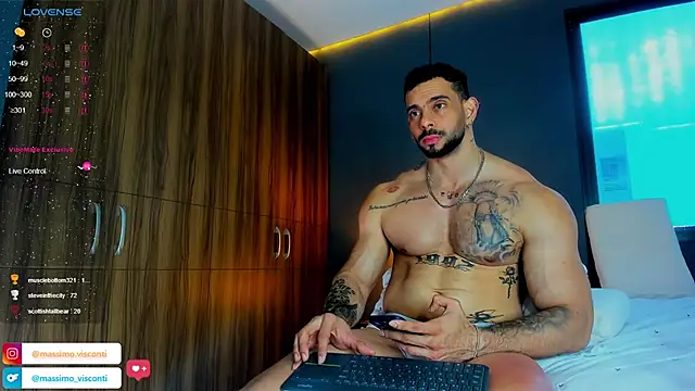 massimo_visconti (M young) - remove t-shirt