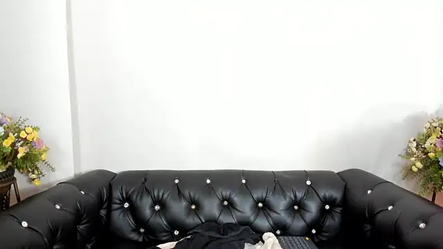 sscarleth_ (F young) - control toy x 10 min