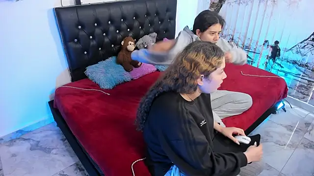 valeria_and_zoe webcam