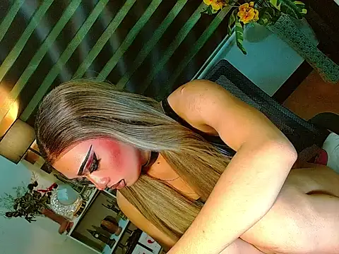 HOLLYWOOD_QUEEN_88 webcam