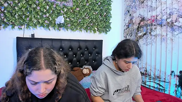 valeria_and_zoe webcam