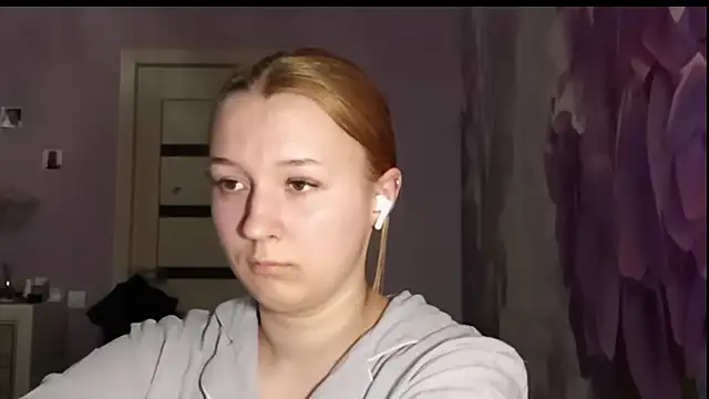 ChantayCambronne webcam