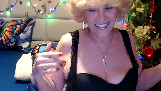 HappyWomanOn webcam