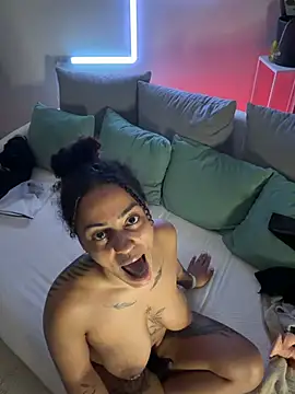 SweetPetiteNoir webcam