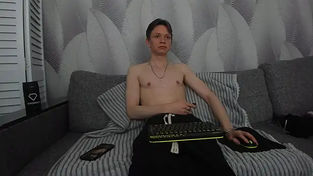 Meverik_Oushen webcam