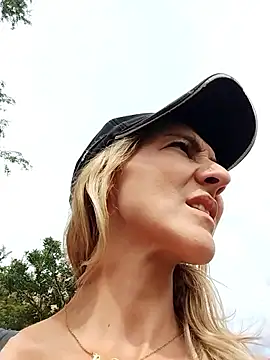 monita_med (F milf) - Flash de tetas