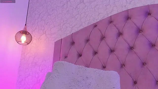 saraa_joness_ webcam