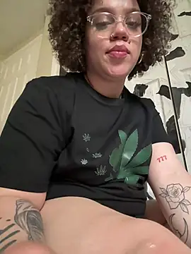 QueenNuttCollector webcam