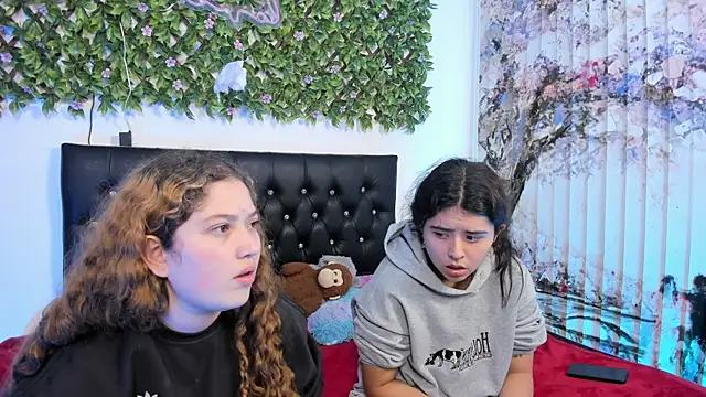 valeria_and_zoe webcam