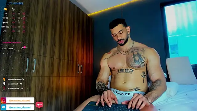 massimo_visconti (M young) - remove t-shirt