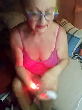 Webcam Model (Hot-Muci)  is live.Free join now!