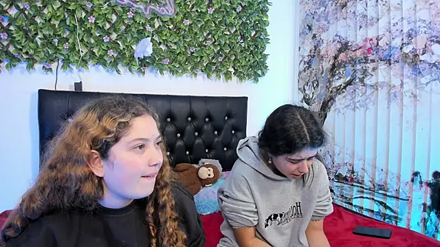 valeria_and_zoe webcam