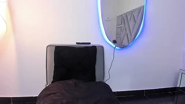 MonzerratBoyer webcam