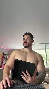 Valenthino_Salvatore live sex cam