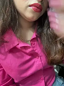 Webcam Model (riya_sharma11)  is live.Free join now!