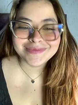 ZoeBennett_Pink webcam