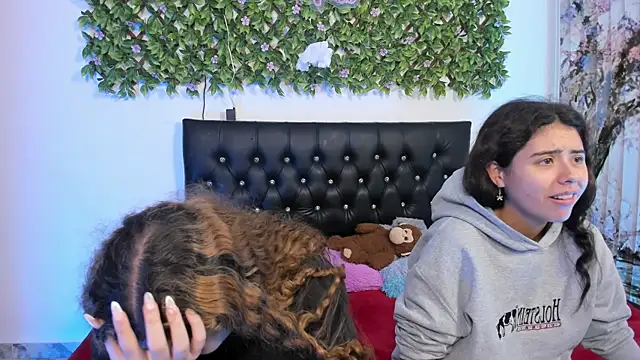 valeria_and_zoe webcam