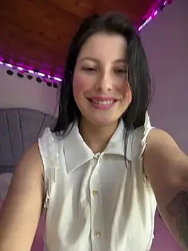 Webcam Model (GiuliaBianchi)  is live.Free join now!