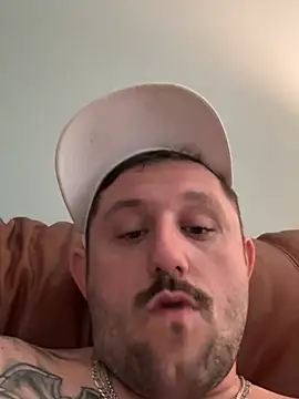 daddydilf95 (M young) - Let’s get this 7 inch cock up!