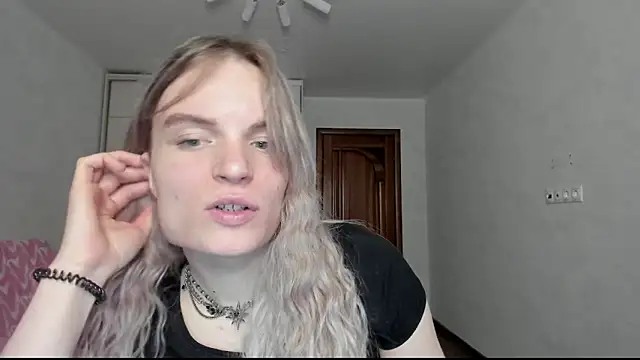 millikira006 (T teen) - My smile)