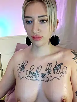 Webcam Model (Gina-Lumara)  is live.Free join now!