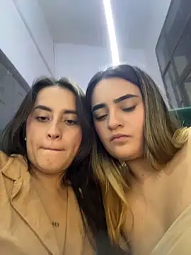 Antonella_Julieta webcam