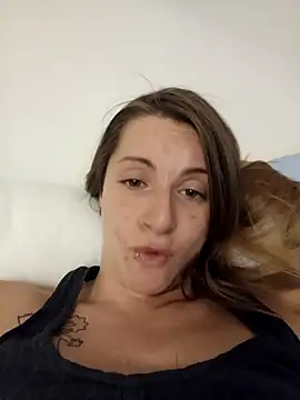 cristina02 (F young) - Flash culo aperto