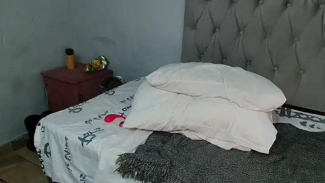 melowd_2 (F young) - ride dildo