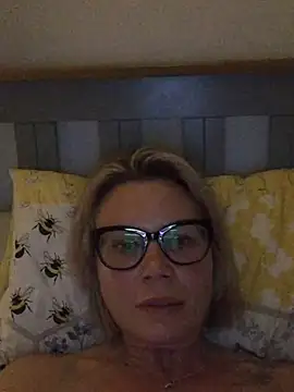 Milliethestylist webcam