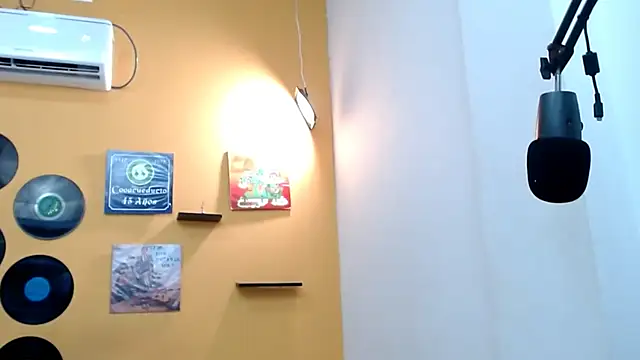 skinnyverus18 webcam