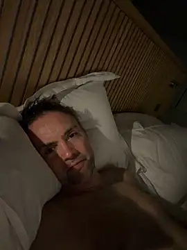 BronzeShowtime67 webcam