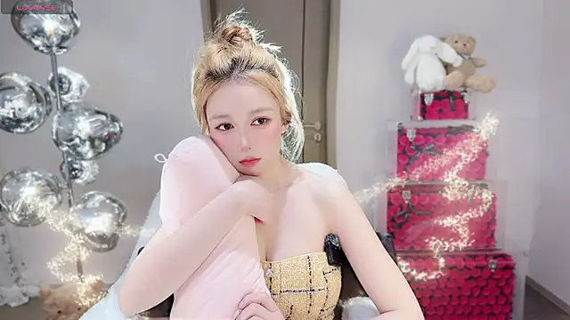 美女Aeseee-在线直播