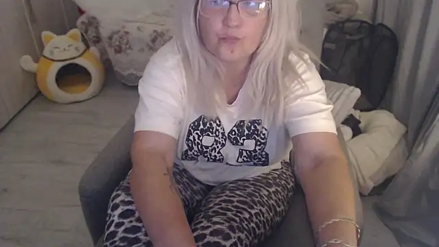 Divineblond webcam