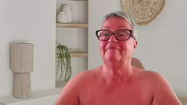 Mystery-Grandmother webcam