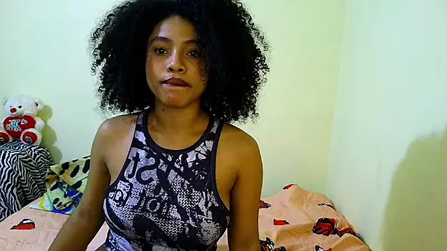 Larita_curly webcam