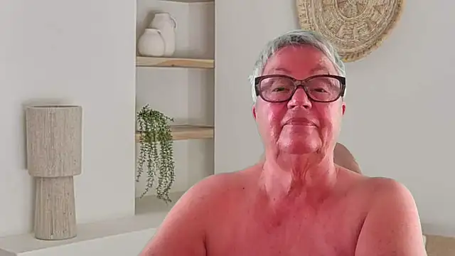 Mystery-Grandmother webcam