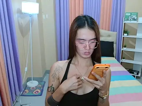 XxTsUncutAskaxX webcam