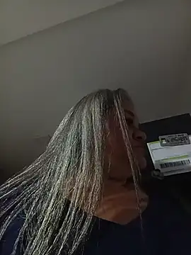 CheekySnowQueen_69 webcam