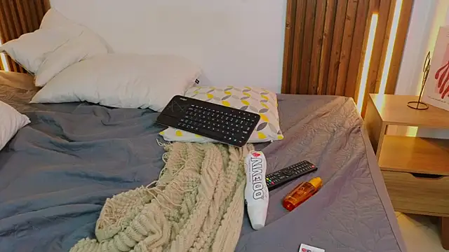 sara_cutie_ - Sara_cutie_'s free webcam - UK Sex Cams